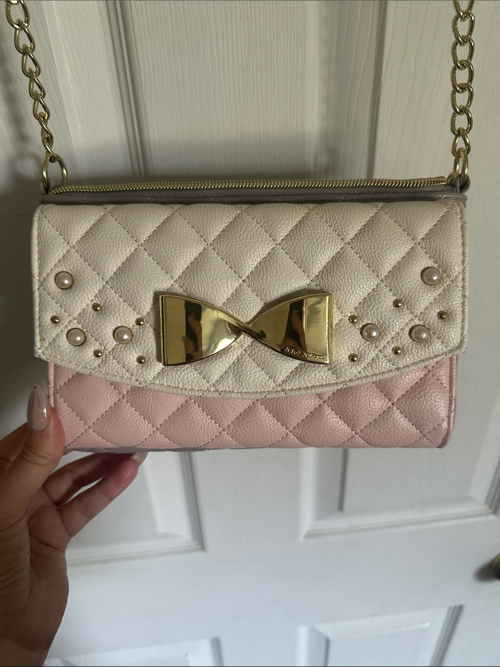 Betsey Johnson Quilted Pearl Bow Chain Crossbody - Cream & Pink